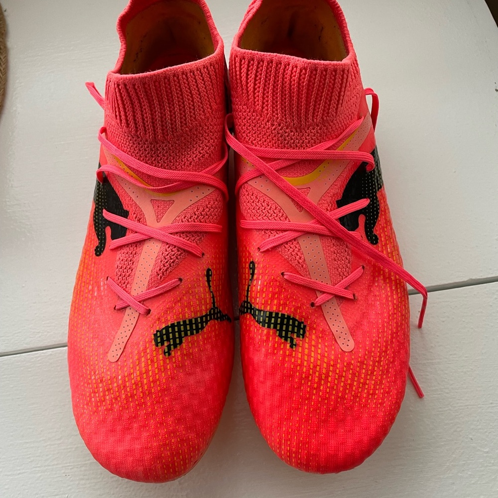 Puma Kids' Pink Soccer Shoes